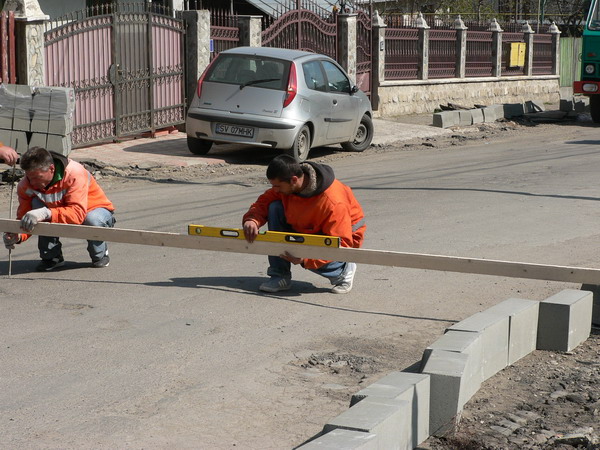 2 Plesesti Gane montat borduri 4.jpg